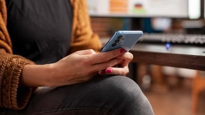 Learn to sit with the discomfort of the urge to scurtinise sent messages. (Picture credit: Freepik) Learn to sit with the discomfort of the urge to scurtinise sent messages. (Picture credit: Freepik)