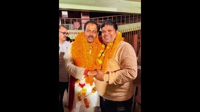 After winning the Varanasi Graduate Constituency seat, SP’s Ashutosh Sinha (L) poses with his supporters on Thursday (HT) After winning the Varanasi Graduate Constituency seat, SP’s Ashutosh Sinha (L) poses with his supporters on Thursday (HT)