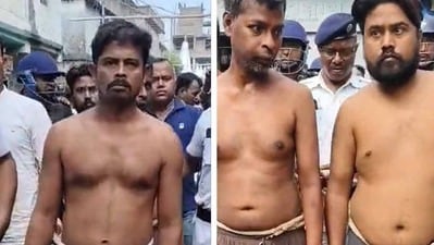ঘটনার পুনর্নির্মাণে অভিযুক্তদের অর্ধনগ্ন করে হাঁটানো! সিপি-র রিপোর্ট তলব জাতীয় মানবাধিকার কমিশনের (সৌজন্যে এক্স ) ঘটনার পুনর্নির্মাণে অভিযুক্তদের অর্ধনগ্ন করে হাঁটানো! সিপি-র রিপোর্ট তলব জাতীয় মানবাধিকার কমিশনের (সৌজন্যে এক্স )