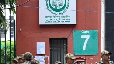 Heavy security deployment outside Jamia Millia Islamia University amid student protests. (Hindustan Times) Heavy security deployment outside Jamia Millia Islamia University amid student protests. (Hindustan Times)