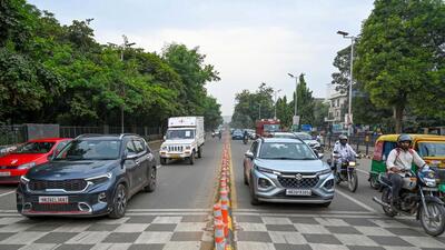 While the change has not been officially implemented, motorists have already started using these roads both ways, leading to congestion and chaos, said residents. (Parveen Kumar/HT Photo) While the change has not been officially implemented, motorists have already started using these roads both ways, leading to congestion and chaos, said residents. (Parveen Kumar/HT Photo)