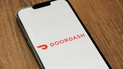DoorDash plans to acquire grocery delivery company Instacart in a $17 billion deal.