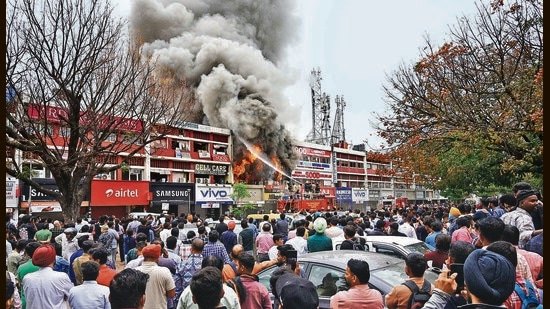CASE IN POINT: The busy Sector-22 mobile market, where fire officials had to spend a considerable time clearing out vehicles parked in front of the affected shop before proceeding with the operations (HT File)