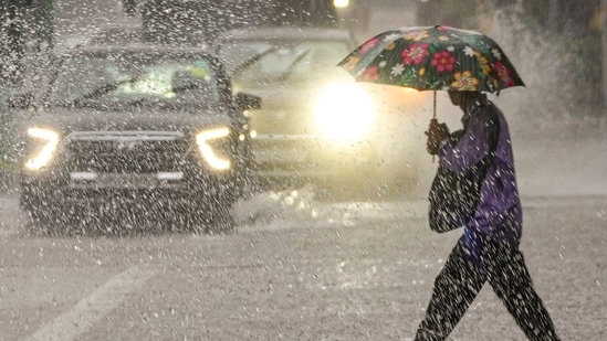 The minimum temperature is expected to settle at around 19 degrees Celsius, while the maximum is likely to reach 26 degrees Celsius on October 29.
