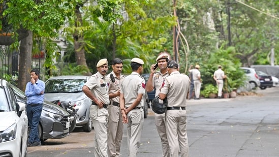 Police recovered Maheshwari's snatched phone and three other mobile phones from their possession.