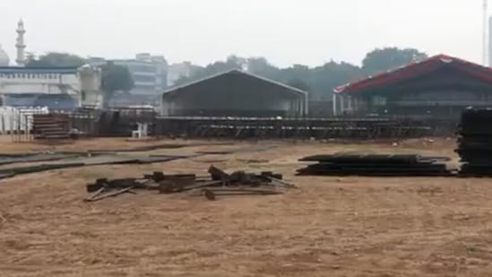 Delhi: Preparations Underway at Ramlila Maidan for INDIA Bloc’s November 1 Rally