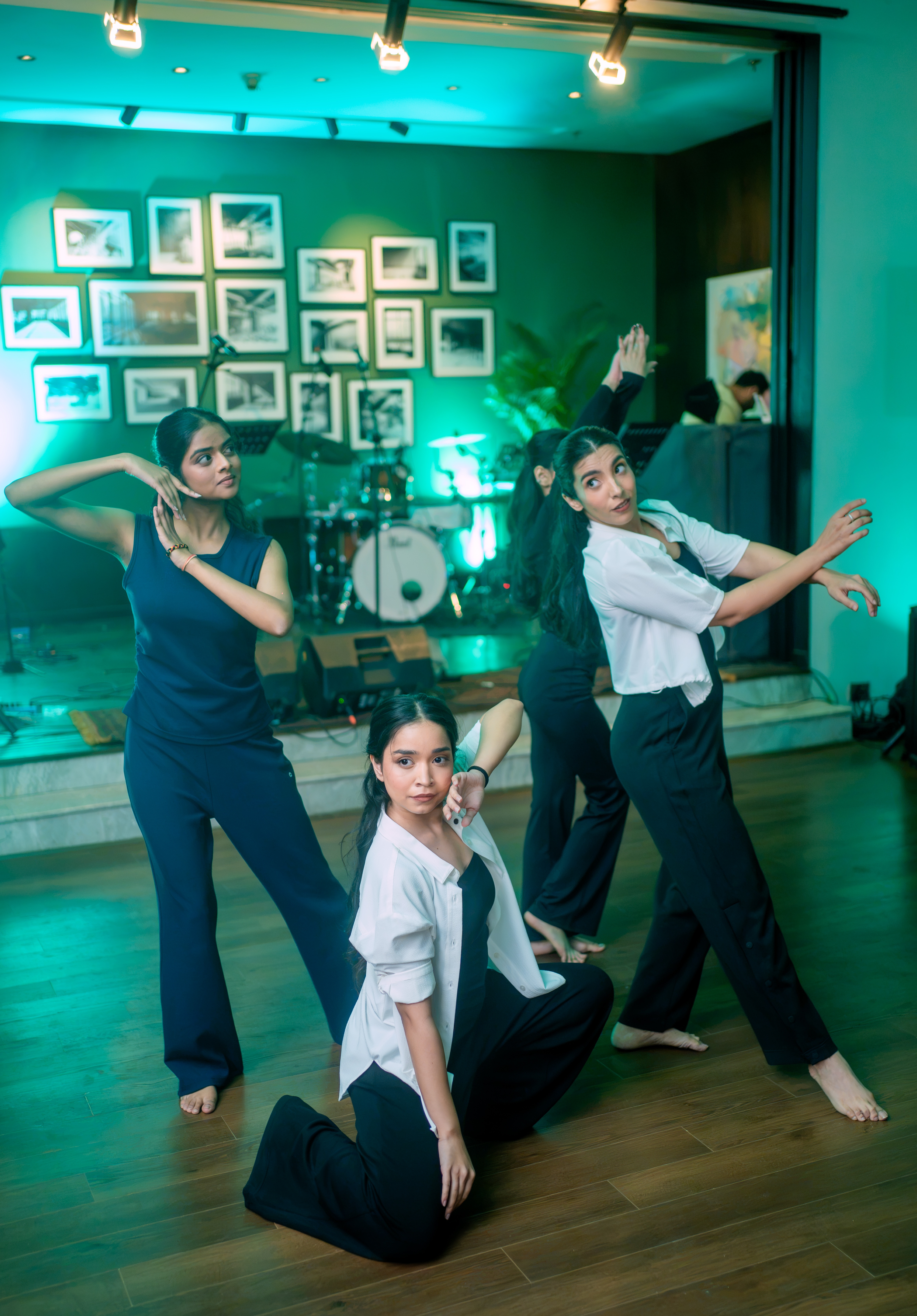 Dancers dressed in Poetrique ensembles perform at The Poetrique Edit: Verse No. 2, bringing the brand’s movement philosophy to life through dance and showcasing clothing designed to move with women through their day. Dancers dressed in Poetrique ensembles perform at The Poetrique Edit: Verse No. 2, bringing the brand’s movement philosophy to life through dance and showcasing clothing designed to move with women through their day.