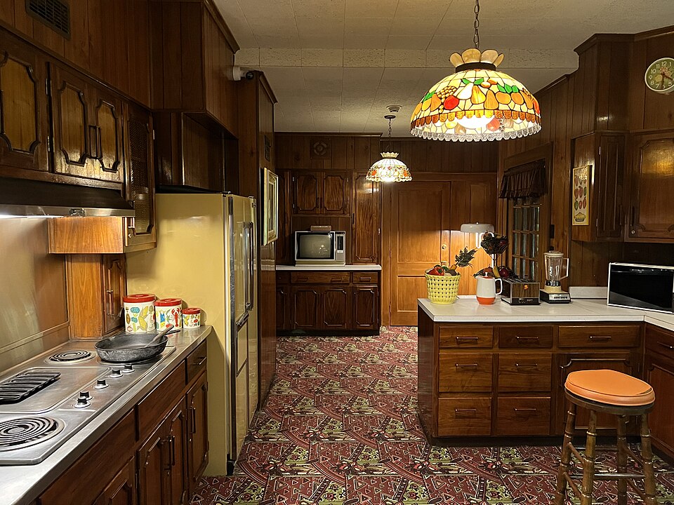 The main kitchen in Graceland Mansion. (Wikimedia Commons.) The main kitchen in Graceland Mansion. (Wikimedia Commons.)