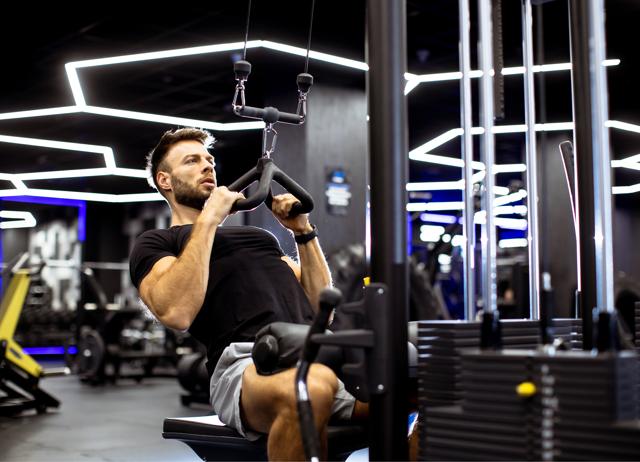 Choose breathable clothing for the gym. (SHUTTERSTOCK) Choose breathable clothing for the gym. (SHUTTERSTOCK)