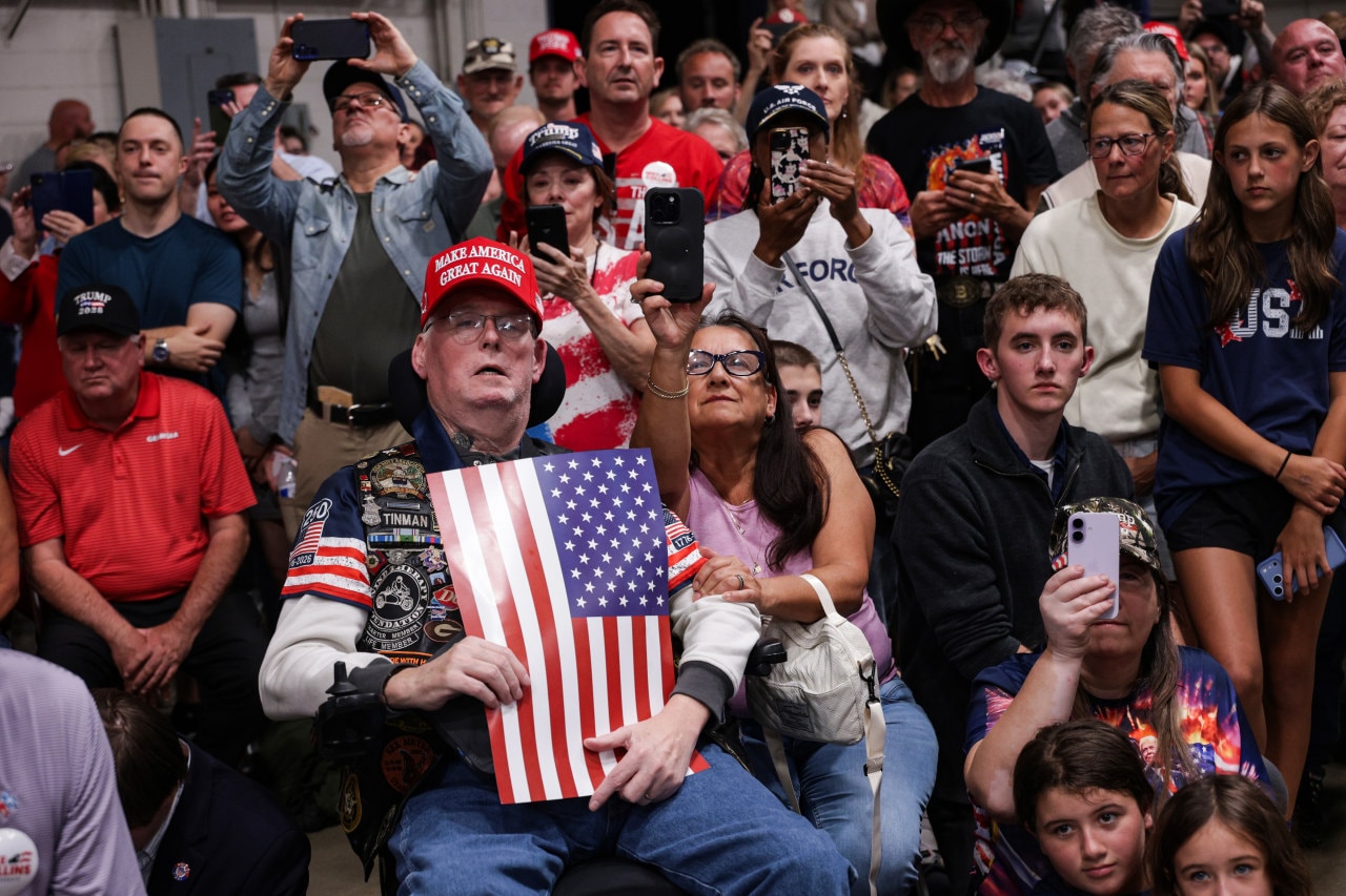 Georgia supporters listen as Trump speaks.