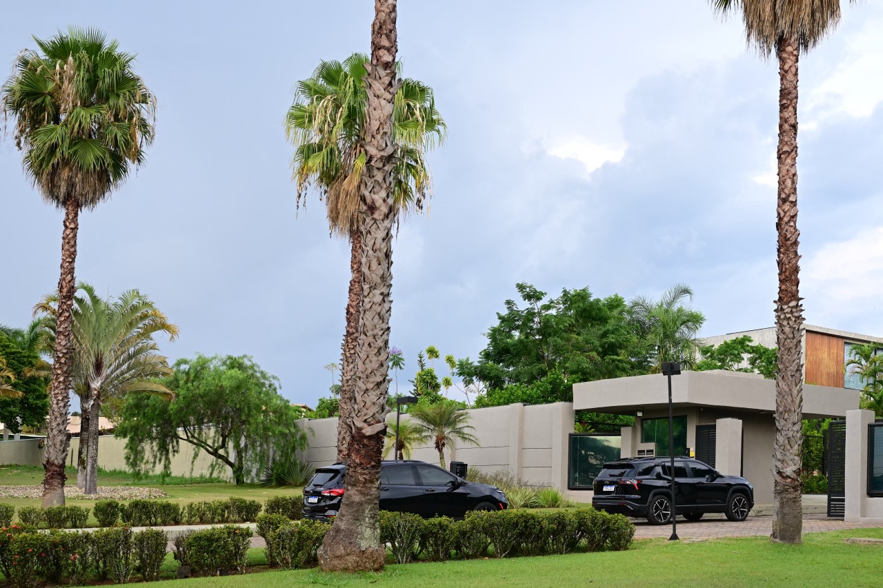 Vehicles belonging to Bolsonaro’s motorcade entering his condominium in Brasília on Monday. Vehicles belonging to Bolsonaro’s motorcade entering his condominium in Brasília on Monday.
