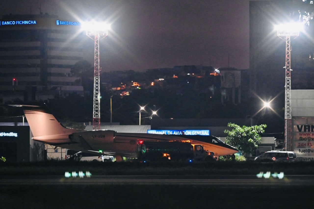 A plane reportedly carrying Bolsonaro refuels in Guayaquil, Ecuador. A plane reportedly carrying Bolsonaro refuels in Guayaquil, Ecuador.