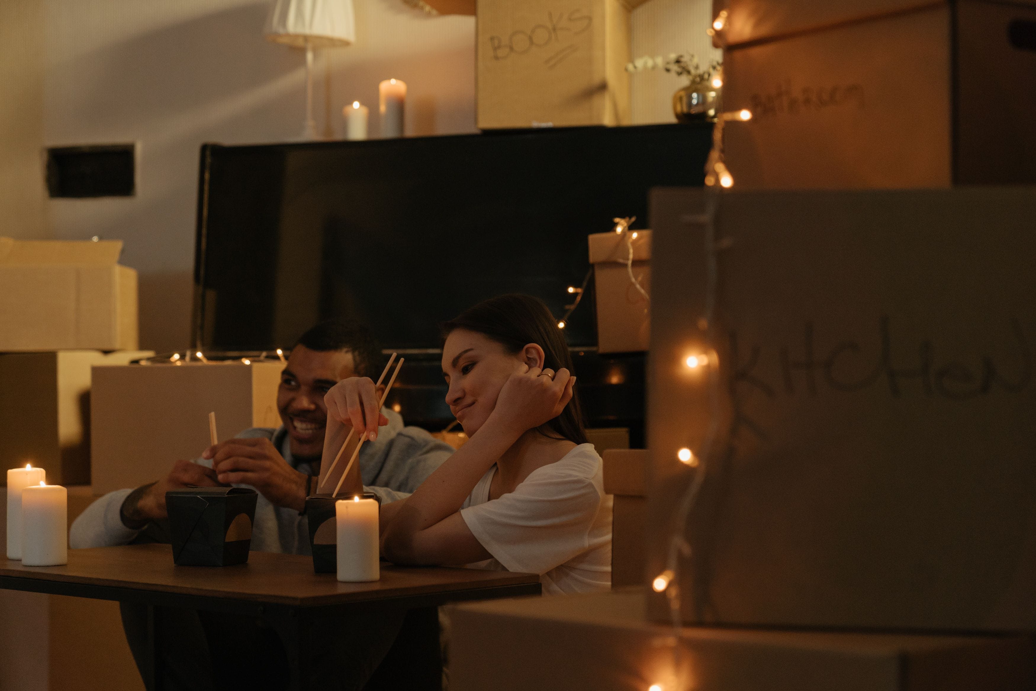 Consistency and small gestures often help a relationship thrive. (Pexel)