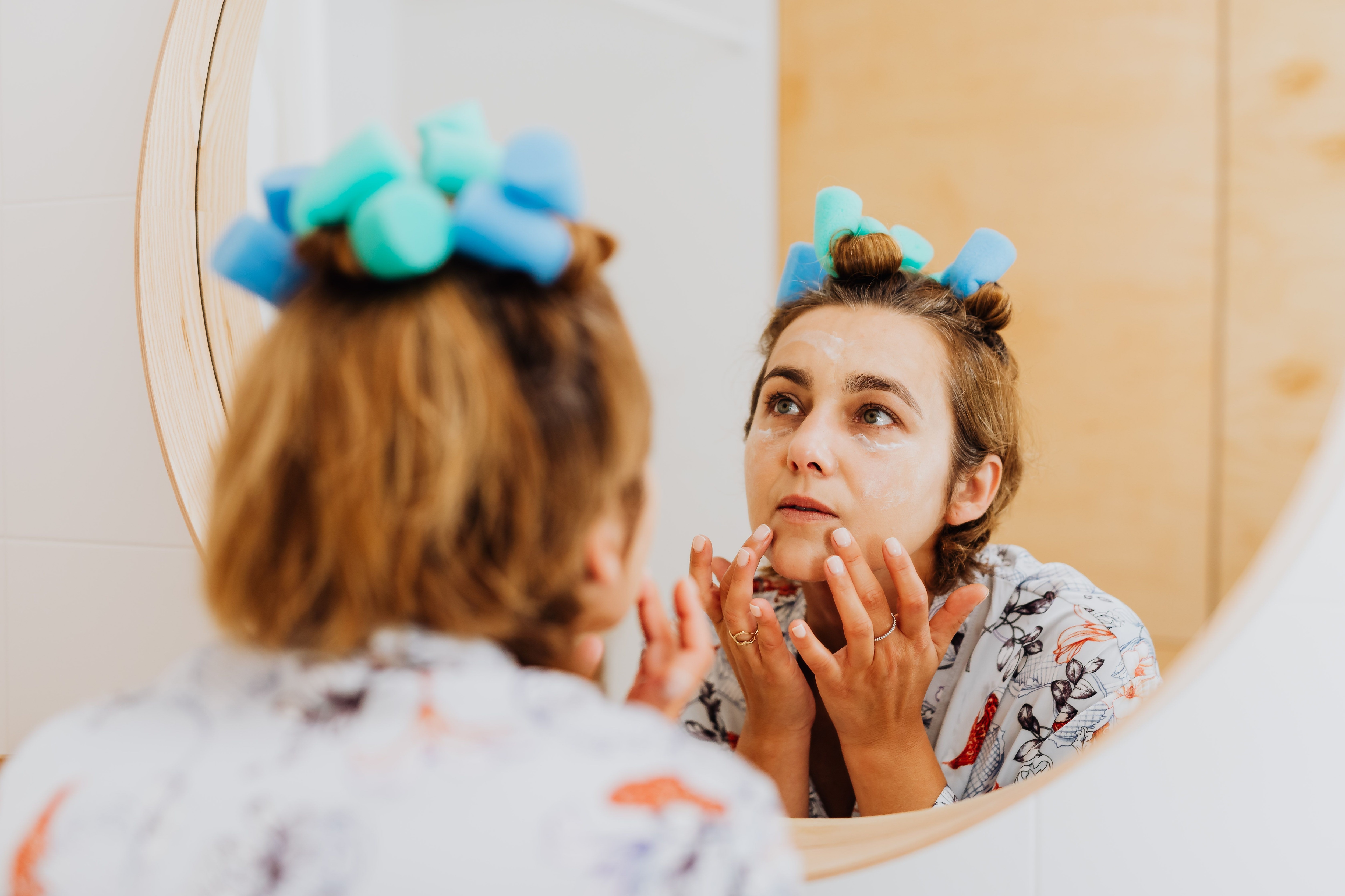 Unlike exfoliating ingredients that work by removing dead skin cells, alpha arbutin focuses on the processes involved in pigment formation. (Pexel) Unlike exfoliating ingredients that work by removing dead skin cells, alpha arbutin focuses on the processes involved in pigment formation. (Pexel)