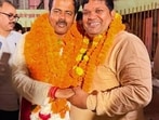 After winning the Varanasi Graduate Constituency seat, SP’s Ashutosh Sinha (L) poses with his supporters on Thursday (HT)