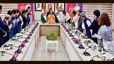 Chief minister Yogi Adityanath and a 14-member high-level delegation of Singapore industrialists and investors met in Lucknow on Wednesday to discuss about the project. (HT Photo) Chief minister Yogi Adityanath and a 14-member high-level delegation of Singapore industrialists and investors met in Lucknow on Wednesday to discuss about the project. (HT Photo)
