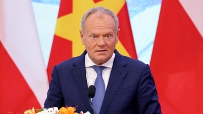 Poland's political crisis deepens as police surround the top court and Nawrocki returns from Senegal. (Photo by Quang Nguyen / AFP) (AFP) Poland's political crisis deepens as police surround the top court and Nawrocki returns from Senegal. (Photo by Quang Nguyen / AFP) (AFP)