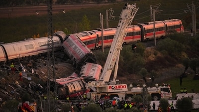 Emergency services work at the scene of a collision between two trains in Urda, Spain, on Wednesday, Oct. 28, 2026. (AP Photo/Manu Fernandez) (AP Photo/Manu Fernandez)