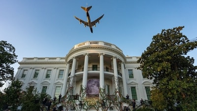A White House Halloween flyover led the FAA to temporarily halt traffic at Reagan Washington National Airport (Bloomberg)
