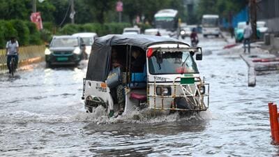 The India Meteorological Department (IMD) recorded 39mm of rainfall in Gautam Budh Nagar up to 8.30 am on Friday. (Sunil Ghosh /HT PHOTO)