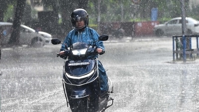 A yellow alert has been issued by the IMD for Delhi on Friday. (Keshav Singh/ HT Photo) A yellow alert has been issued by the IMD for Delhi on Friday. (Keshav Singh/ HT Photo)