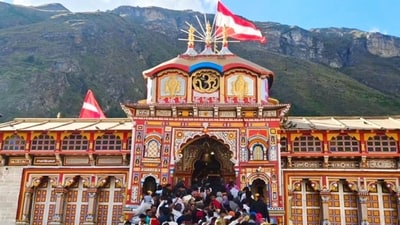 File photo: Devotees queue outside the Shri Badrinath Dham temple to offer prayers File photo: Devotees queue outside the Shri Badrinath Dham temple to offer prayers