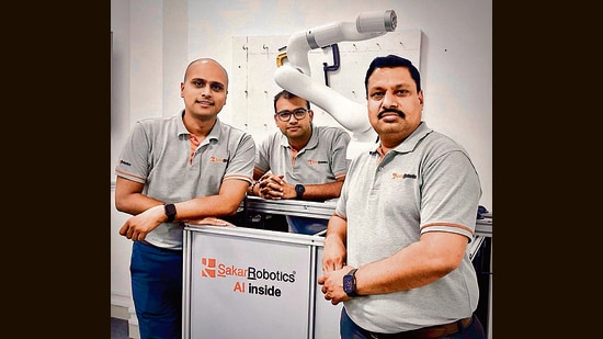(From left) Karan Patil, Dhruv Patil and Manoj Pochat, co-founders of Sakar Robotics. (HT PHOTO)