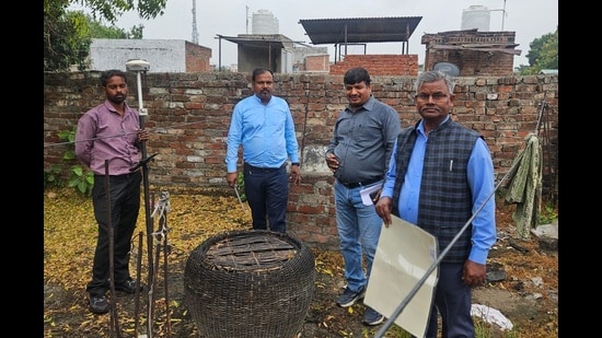 An LDA team while conducting the ETS survey in Saadatganj area on Friday. (HT Photo)
