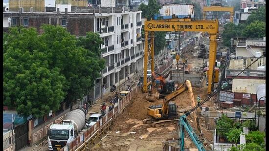 Delhi is dotted with large infrastructure projects, many of them exempted from construction curbs even under the strictest stage of the Graded Response Action Plan. (Sanchit Khanna/HT Photo)