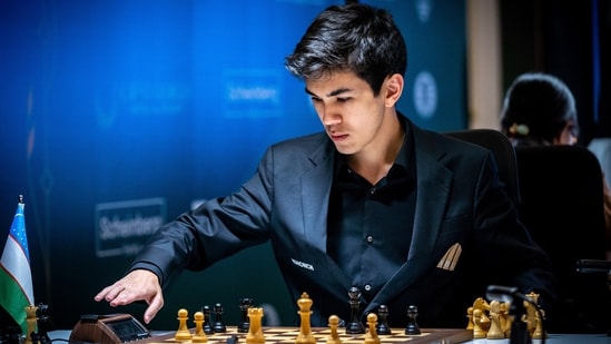 Javokhir Sindarov wins the Clutch Chess Title