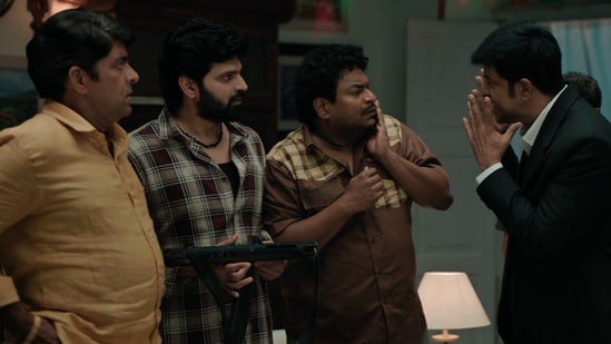 ఈ స‌ర్‌ప్రైజ్ మామూలుగా లేదు- మూడు వారాల‌కే ఓటీటీలోకి వ‌చ్చేసిన తెలుగు బ్లాక్ బస్టర్- డబ్బు కోసం నక్సలైట్ గా!