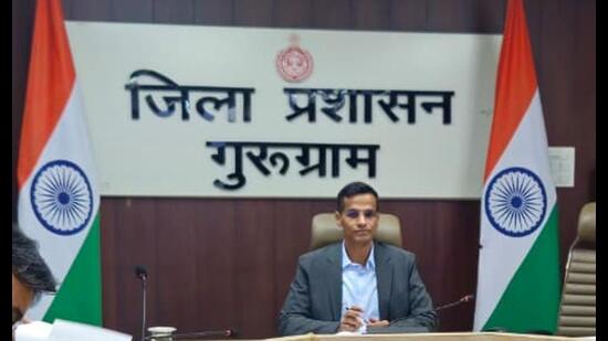 Singh directed officials to ensure that road signboards were not used to display advertisements (HT)
