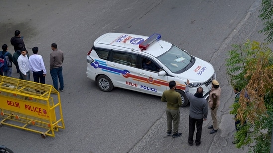 Traders in Kucha Mahajani have raised concerns over security, citing previous armed robberies targeting jewellery shops and people carrying large amounts of cash. (Raj K Raj/HT Photo/Representational Image)