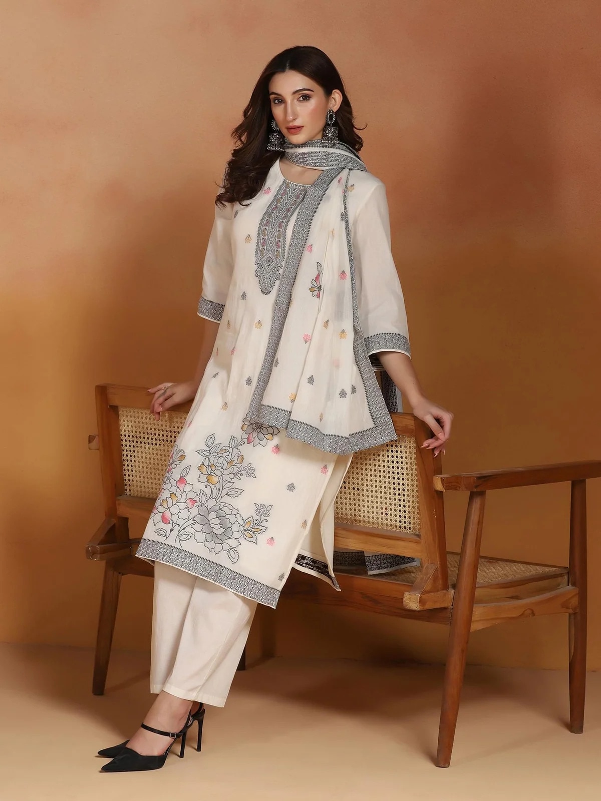 Check the lining, seams and waistband along with the outer fabric, especially when choosing an outfit for several hours of wear. (Shree) Check the lining, seams and waistband along with the outer fabric, especially when choosing an outfit for several hours of wear. (Shree)