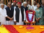 SP chief Akhilesh Yadav pays floral tributes at the memorial of Acharya Narendra Dev on his 137th birth anniversary, on the banks of the Gomti in Lucknow on Saturday. (HT)
