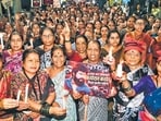 Thane: Residents of Kasarvadavali village participate in a candle march on Ghodbunder Road, in Thane, Friday, Oct. 30, 2026. The demonstration was organized in support of the family of Shiv Sena (Uddhav Balasaheb Thackeray) leader Pradeep Purnekar, seeking swift justice following his murder on September 29. (PTI Photo)(PTI10_30_2026_000415A) (PTI)