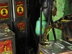 The formation of the committee comes two months after chief minister Devendra Fadnavis put on hold an immediate ban on the sale of loose edible oil across the state. (HT Archive)