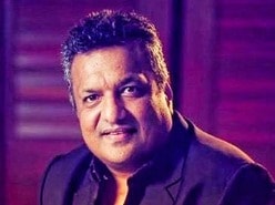  షాకింగ్.. బాత్రూంలో జారిపడి స్టార్ డైరెక్టర్ మృతి.. సూపర్ హిట్ సినిమాలు.. తీవ్ర విషాదంలో సినీ ఇండస్ట్రీ!