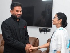 প্রাক্তন মুখ্যমন্ত্রী মমতা বন্দ্যোপাধ্যায় ও অভিজিৎ দীপকে