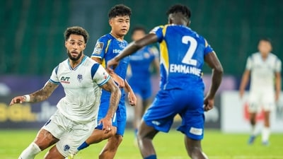 Kerala Blasters held to a draw by Chennaiyin FC after Luna fails to convert penalty (ISL Image) Kerala Blasters held to a draw by Chennaiyin FC after Luna fails to convert penalty (ISL Image)