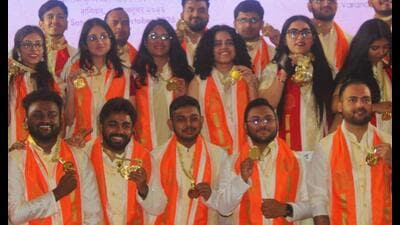 IIT BHU toppers posing for shutterbugs during the 15th convocation of the institute in Varanasi on October 31. (HT photo) IIT BHU toppers posing for shutterbugs during the 15th convocation of the institute in Varanasi on October 31. (HT photo)