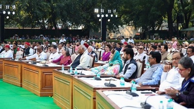 জ্ঞানেশ কুমারের 'ইমপিচমেন্ট' চেয়ে মল্লিকার্জুন খাড়গের বাড়িতেই মক পার্লামেন্ট (AICC) জ্ঞানেশ কুমারের 'ইমপিচমেন্ট' চেয়ে মল্লিকার্জুন খাড়গের বাড়িতেই মক পার্লামেন্ট (AICC)