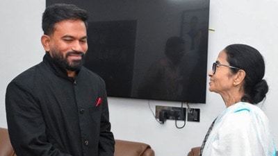 প্রাক্তন মুখ্যমন্ত্রী মমতা বন্দ্যোপাধ্যায় ও অভিজিৎ দীপকে (Handout)