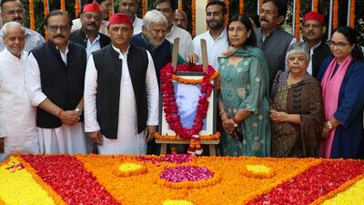 SP chief Akhilesh Yadav pays floral tributes at the memorial of Acharya Narendra Dev on his 137th birth anniversary, on the banks of the Gomti in Lucknow on Saturday. (HT) SP chief Akhilesh Yadav pays floral tributes at the memorial of Acharya Narendra Dev on his 137th birth anniversary, on the banks of the Gomti in Lucknow on Saturday. (HT)