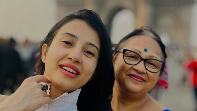 বিগ বস দেখে কোন দুশ্চিন্তার কথা বললেন মনামীর মা?