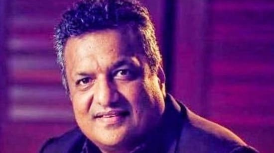 షాకింగ్.. బాత్రూంలో జారిపడి స్టార్ డైరెక్టర్ మృతి.. సూపర్ హిట్ సినిమాలు.. తీవ్ర విషాదంలో సినీ ఇండస్ట్రీ!