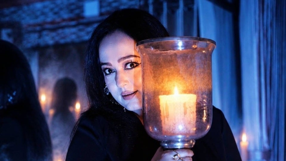ভূত বিশ্লেষণ করে হ্যালোইন পালন অপরাজিতার