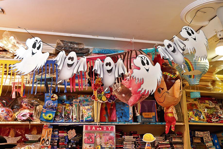 String along Casper the ghost for your buddy bash. Price: ₹200 per string String along Casper the ghost for your buddy bash. Price: ₹200 per string