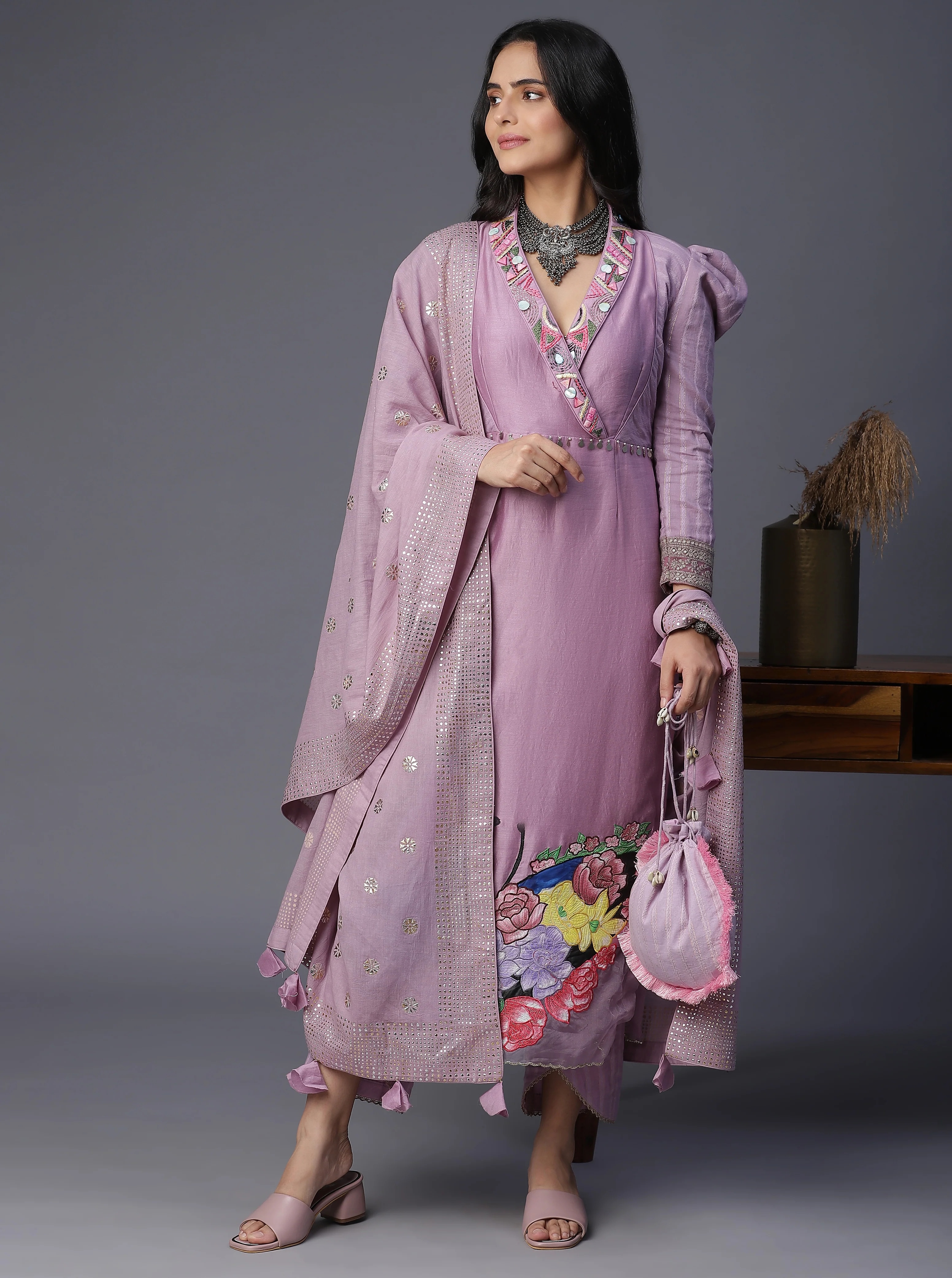 For a more contemporary approach, a traditional kurta can be paired with straight trousers. (Arpita Sulakshana) For a more contemporary approach, a traditional kurta can be paired with straight trousers. (Arpita Sulakshana)