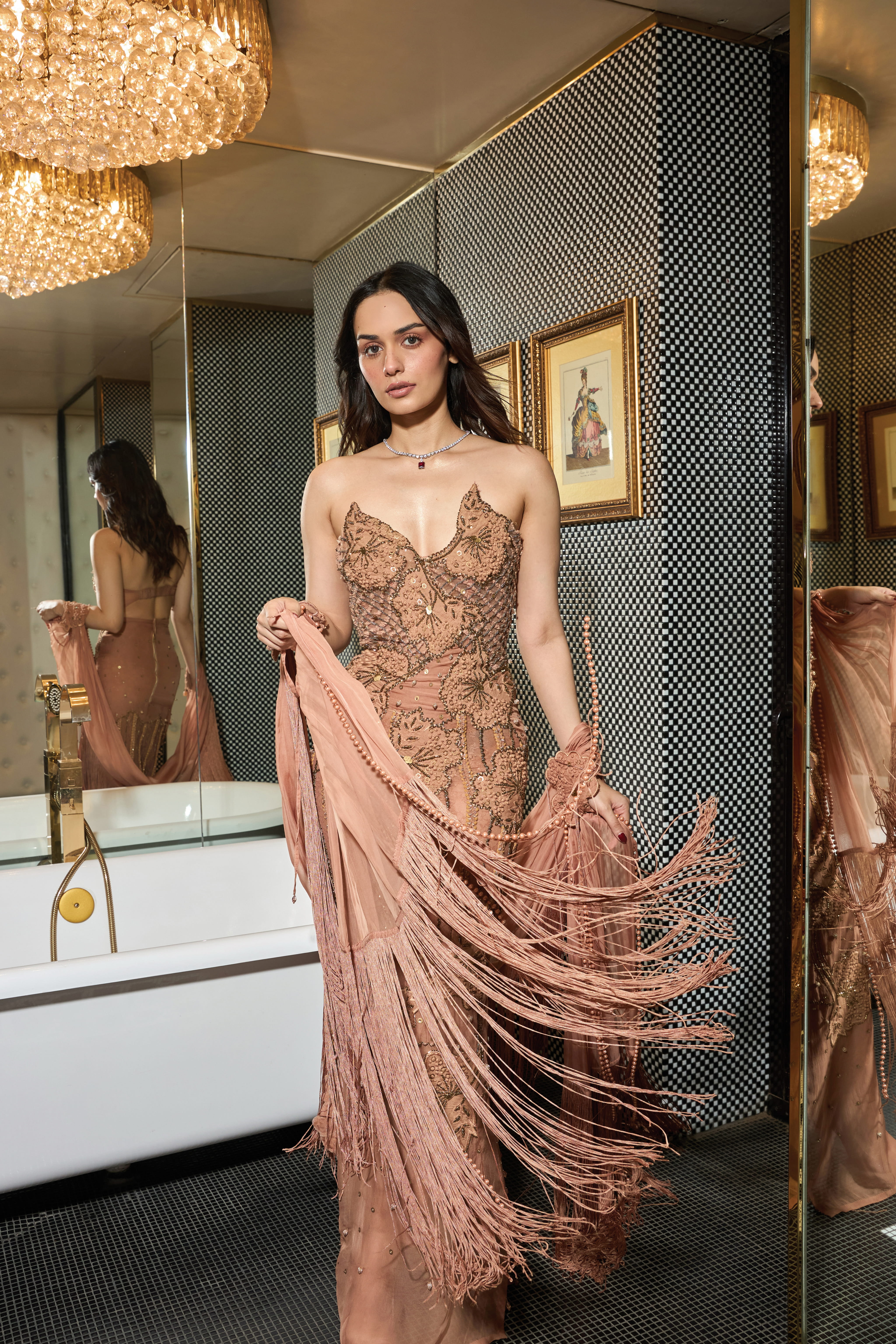 Outfit: Rishi & Vibhuti Jewellery: Soni Sapphire Outfit: Rishi & Vibhuti Jewellery: Soni Sapphire